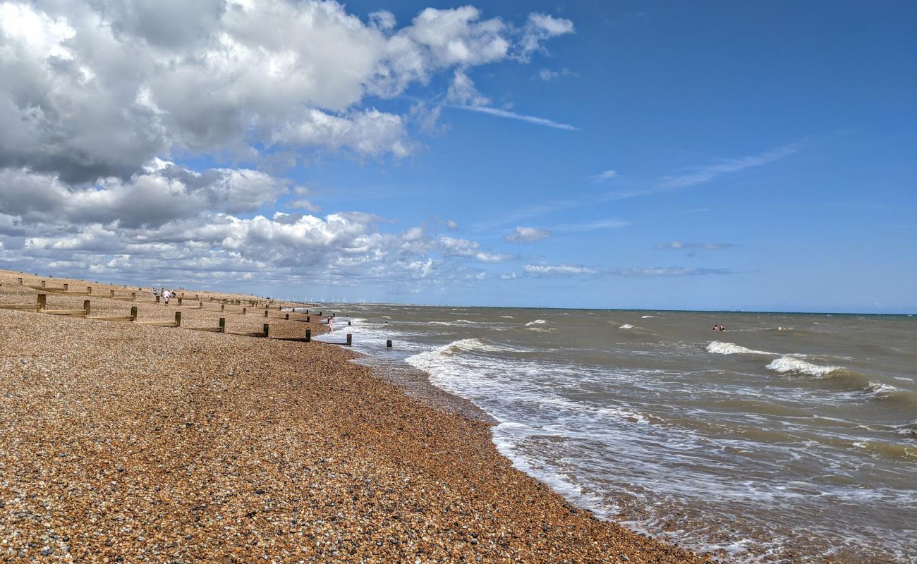 Pett Level beach'in fotoğrafı hafif ince çakıl taş yüzey ile