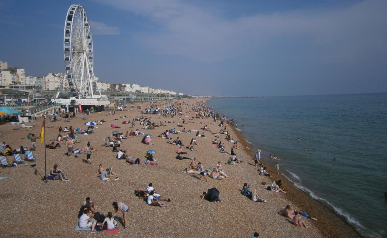 Brighton beach'in fotoğrafı hafif ince çakıl taş yüzey ile