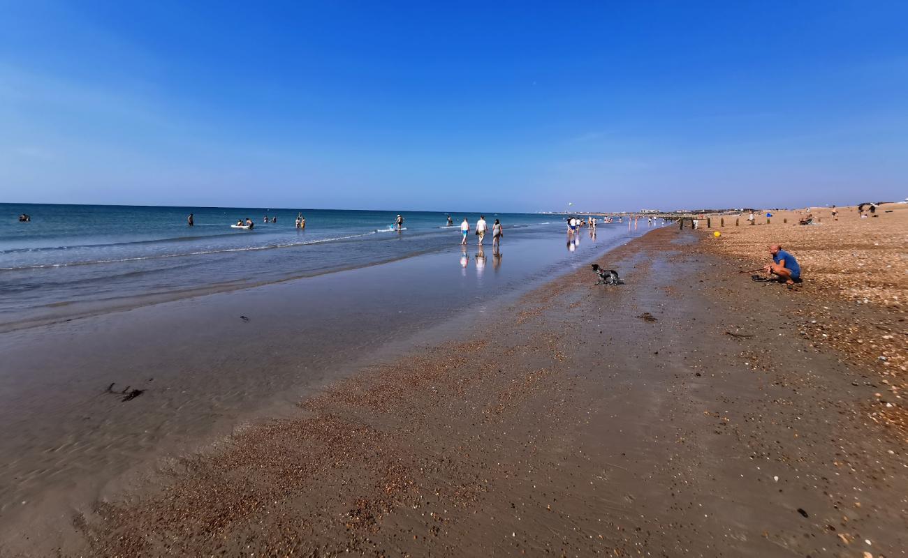 Shoreham beach'in fotoğrafı hafif çakıl yüzey ile