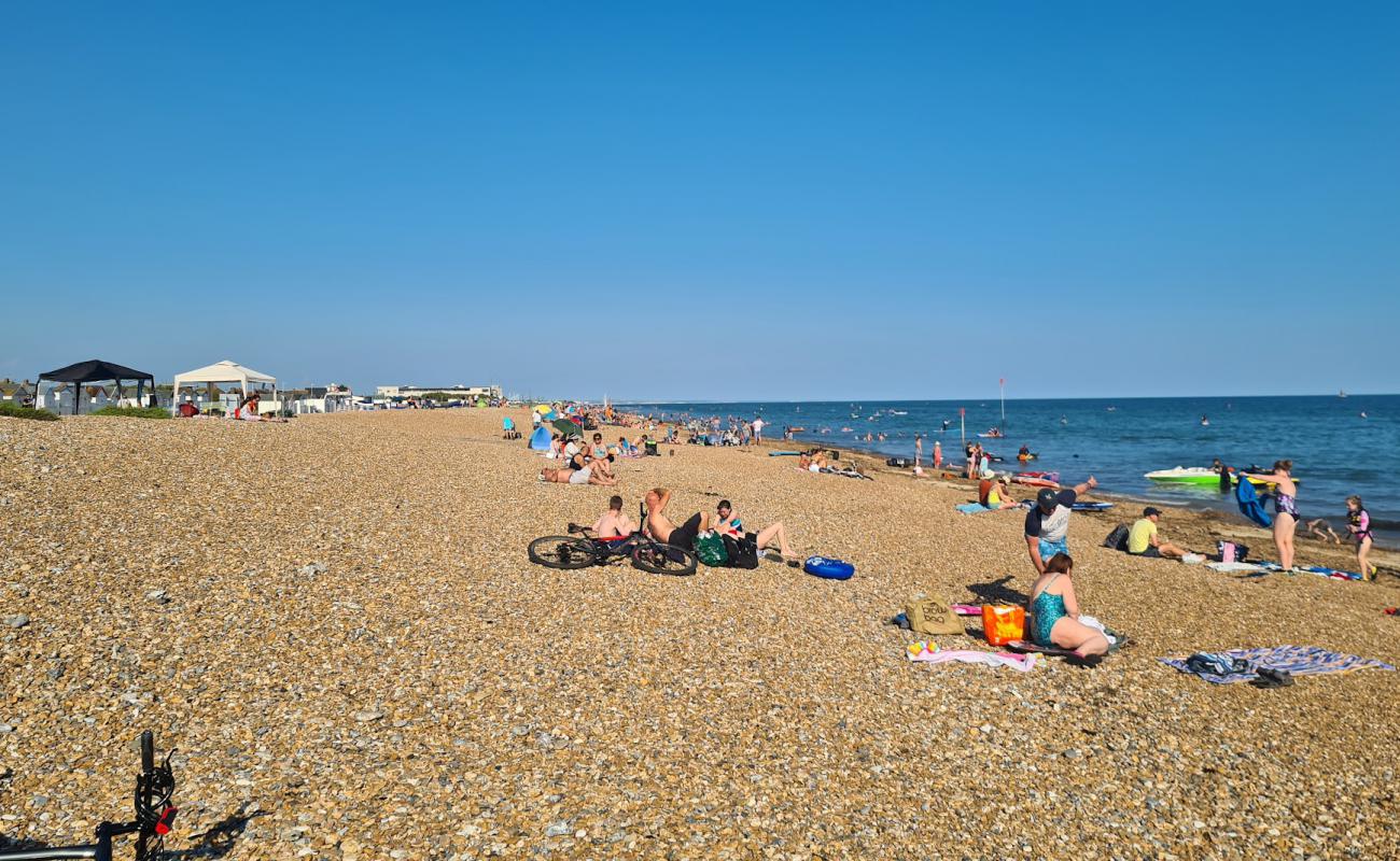 Goring-by-Sea beach'in fotoğrafı bej çakıl yüzey ile
