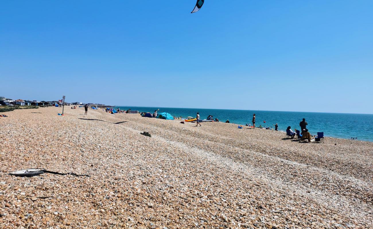 Hayling Island beach'in fotoğrafı bej çakıl yüzey ile