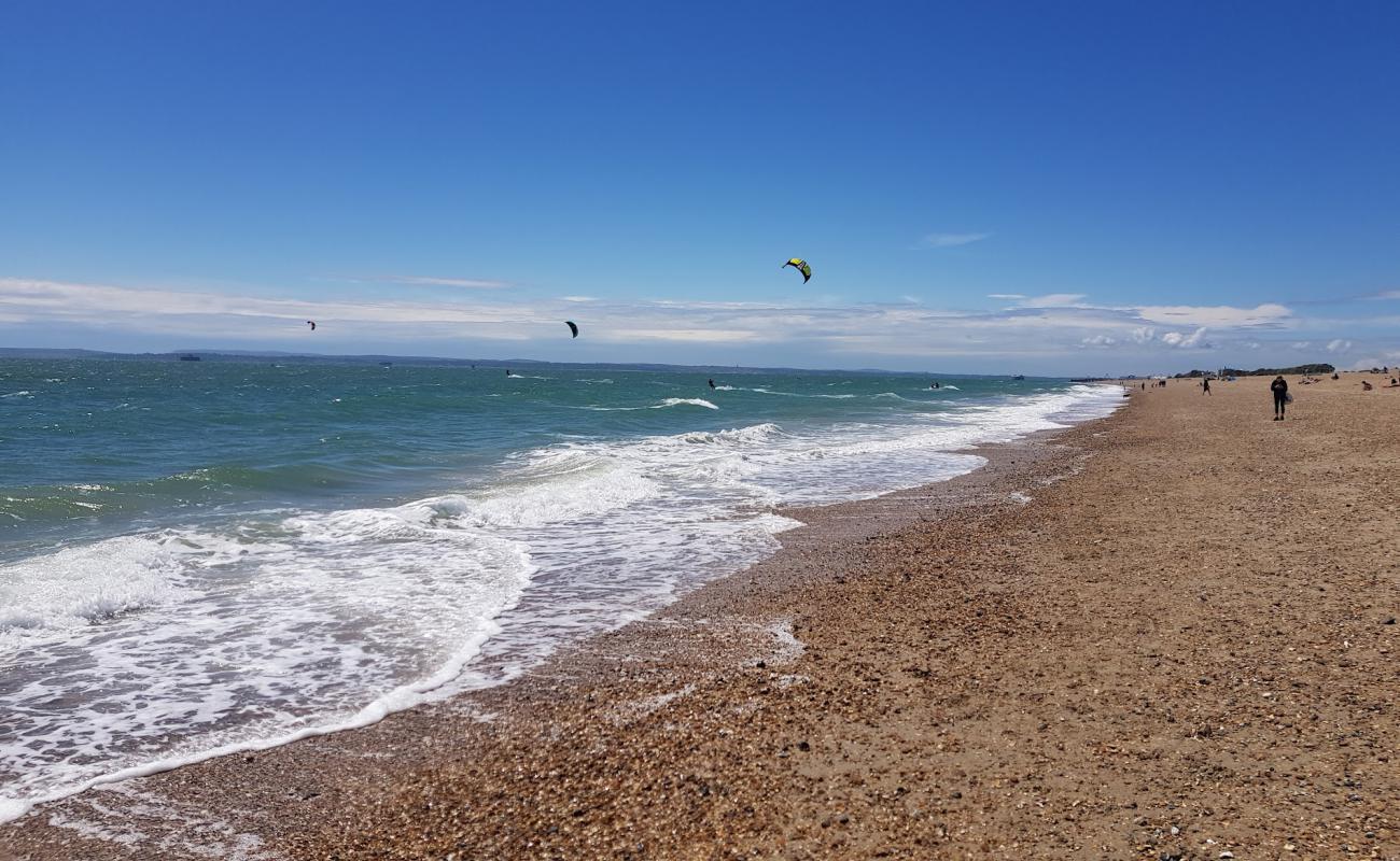Eastney beach'in fotoğrafı bej çakıl yüzey ile