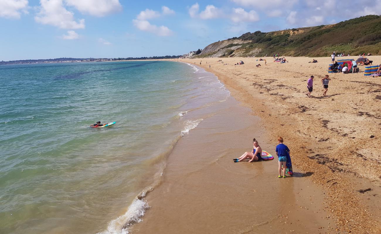 Bowleaze Cove'in fotoğrafı küçük bej çakıl yüzey ile