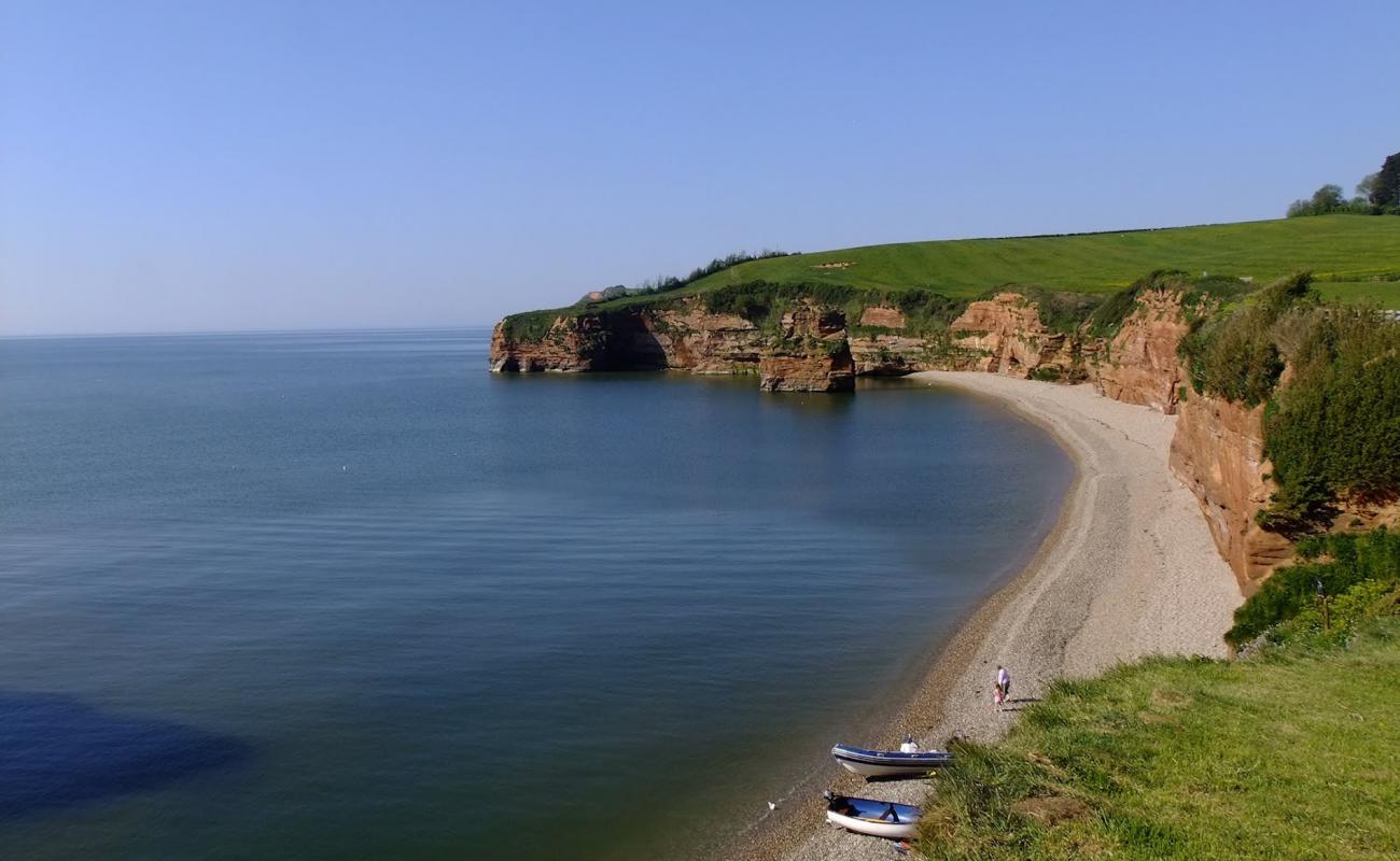 Ladram Bay'in fotoğrafı bej çakıl yüzey ile