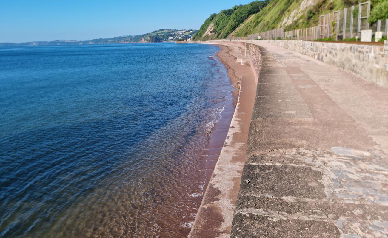 Holcombe beach'in fotoğrafı kahverengi kum yüzey ile