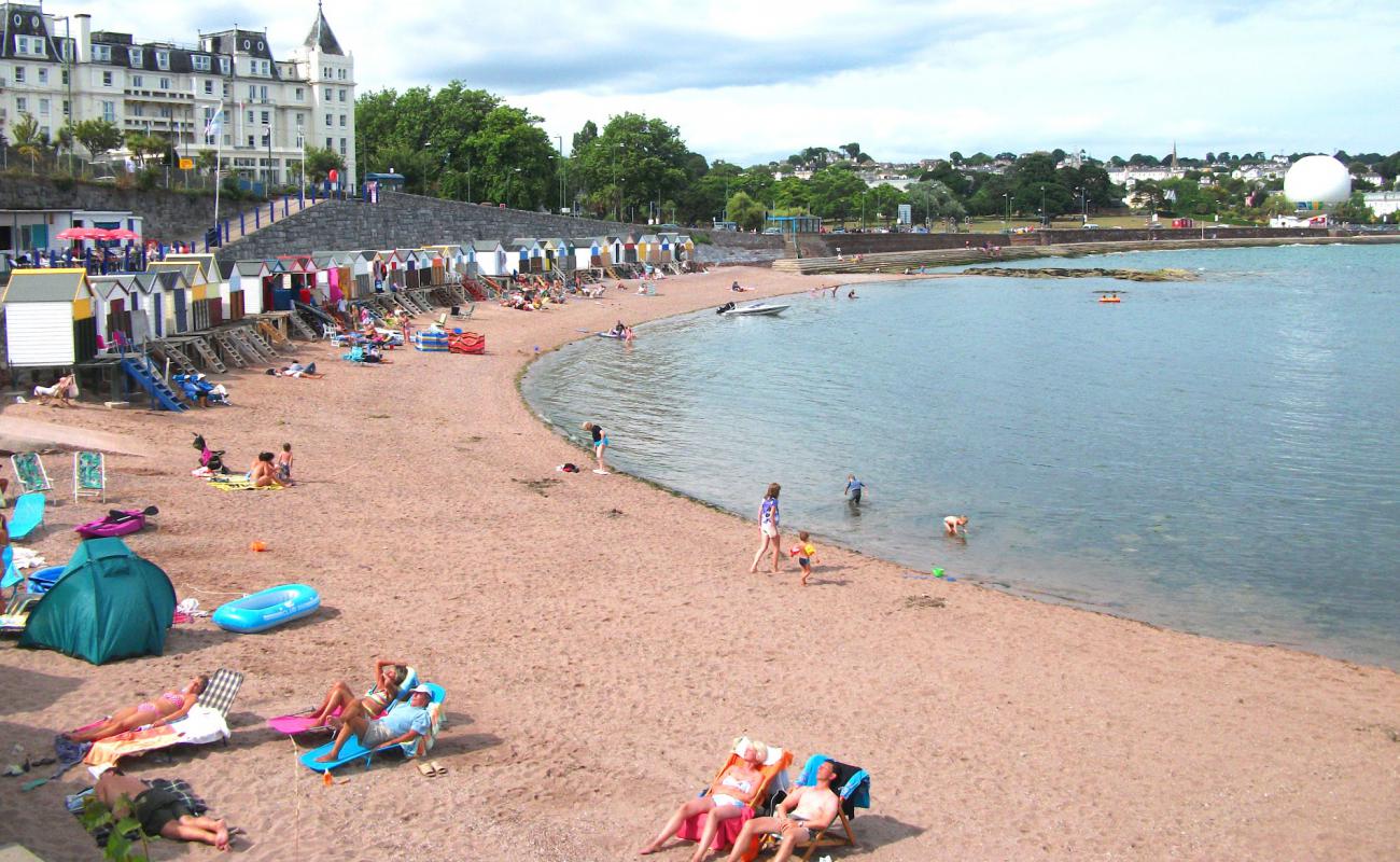 Corbyn beach'in fotoğrafı açık bej kum yüzey ile