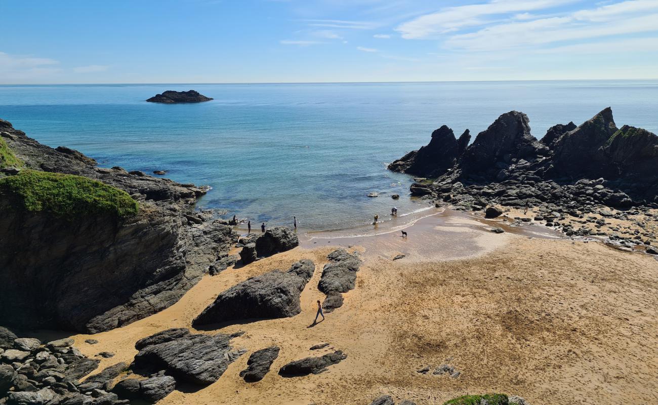 Soar Mill Cove'in fotoğrafı bej kum ve çakıl yüzey ile