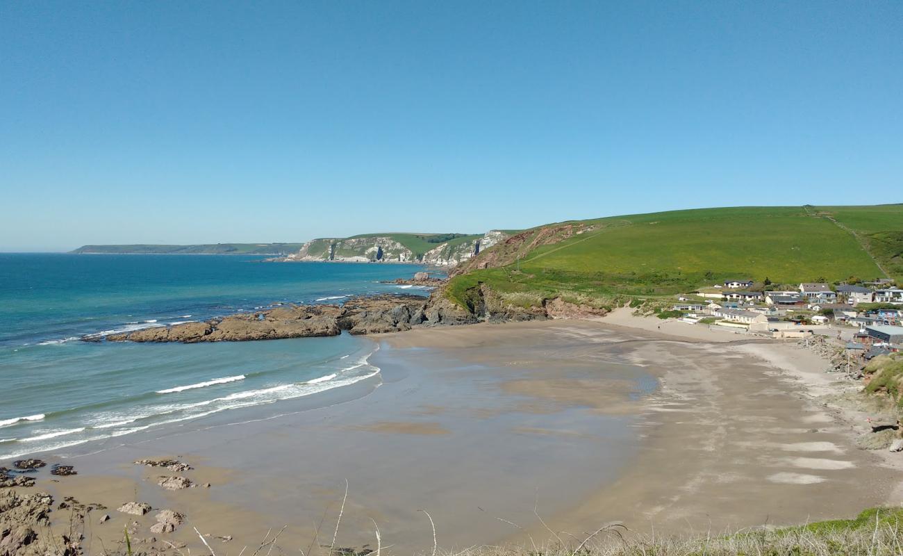 Challisborough beach'in fotoğrafı açık bej kum yüzey ile