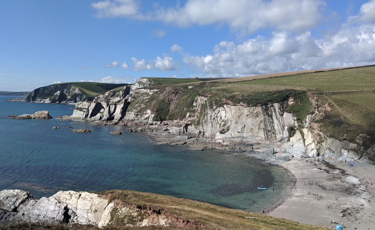 Ayrmer Cove'in fotoğrafı bej çakıl yüzey ile