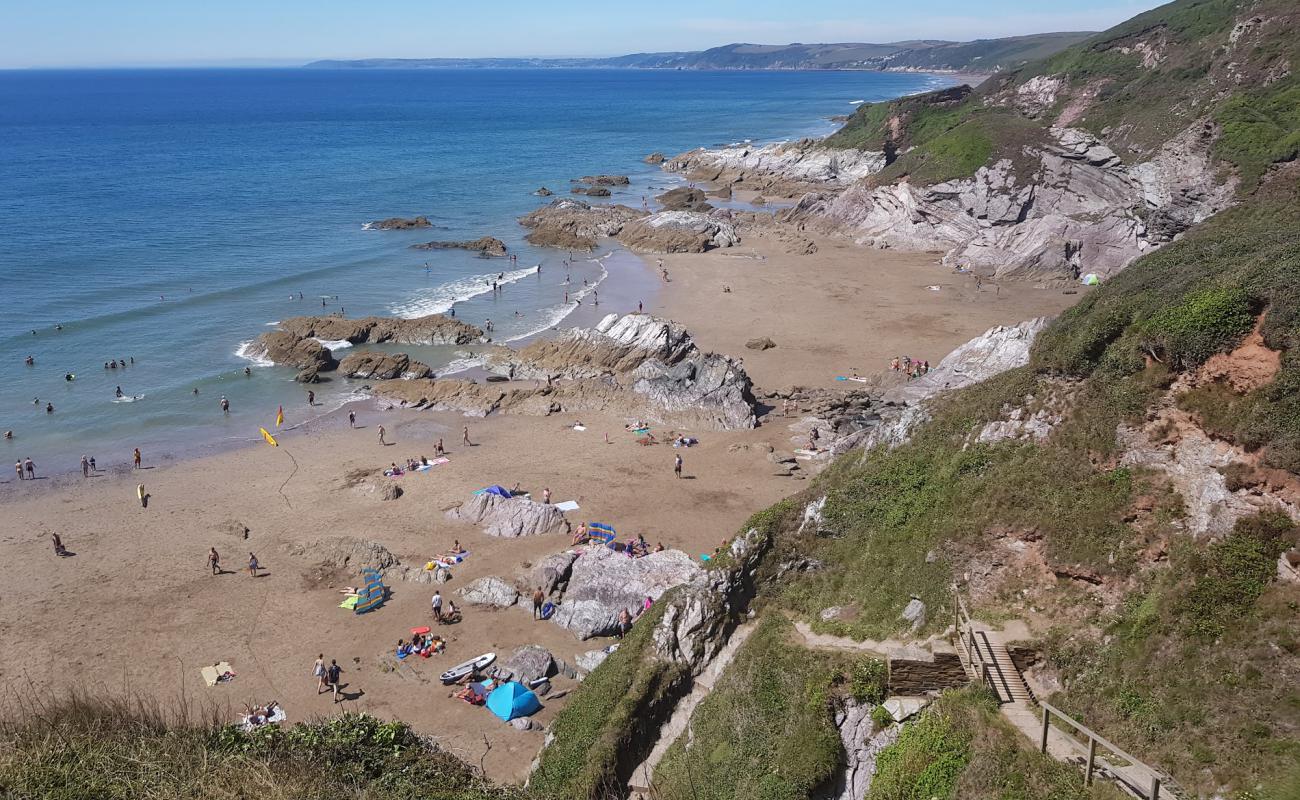 Sharrow beach'in fotoğrafı i̇nce bej kum yüzey ile