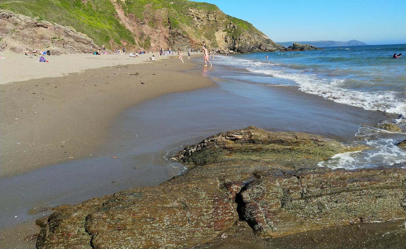 Tregantle plajı'in fotoğrafı açık bej kum yüzey ile