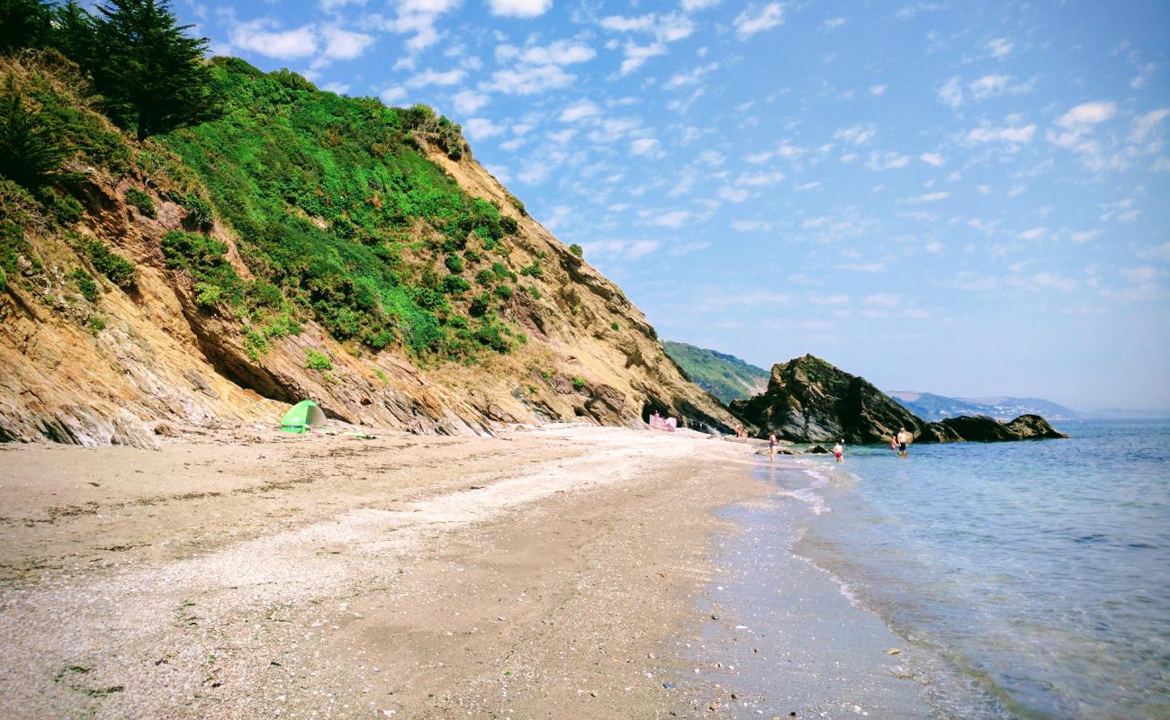 Plaidy plajı'in fotoğrafı bej çakıl yüzey ile