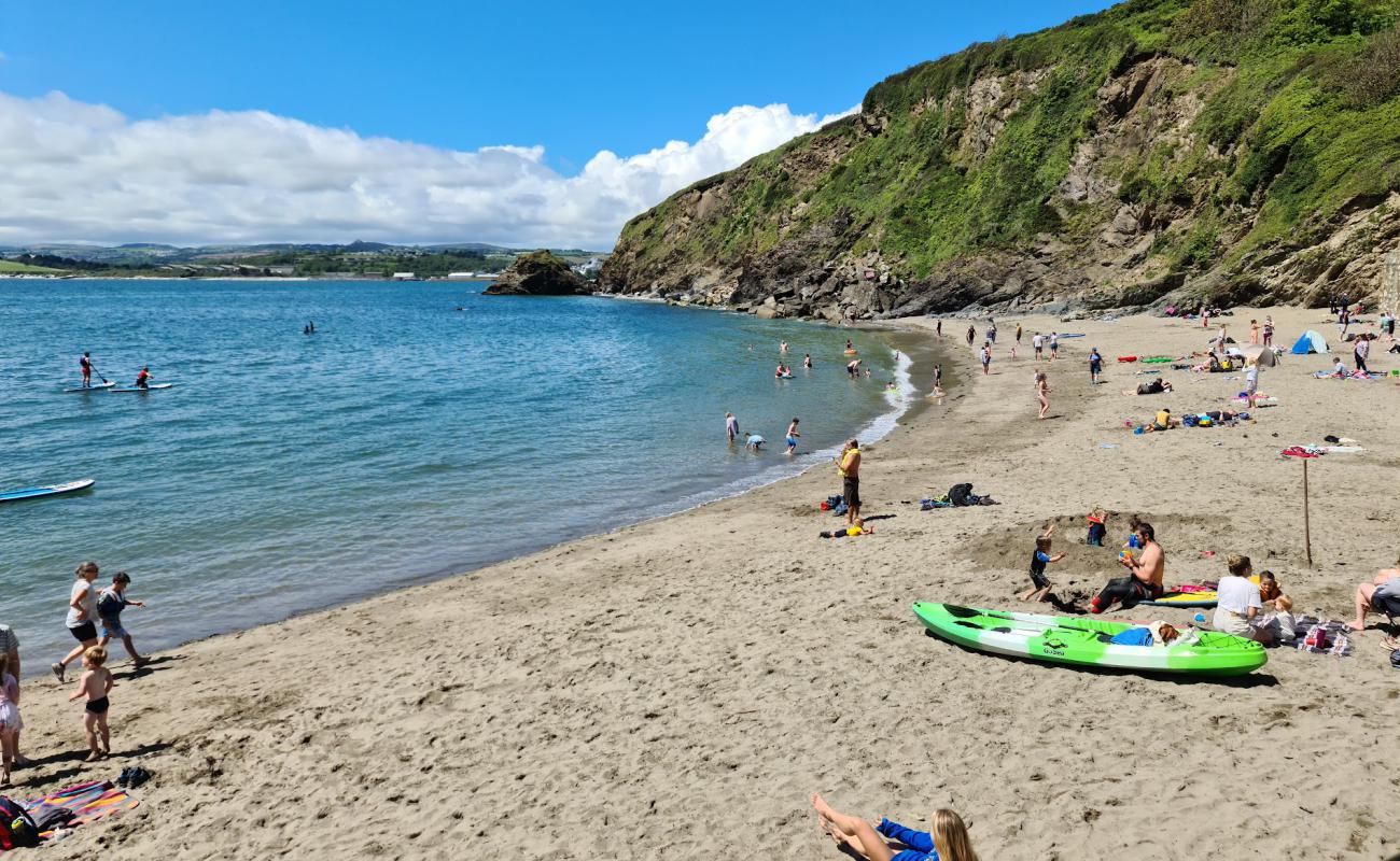 Polkerris plajı'in fotoğrafı parlak kum yüzey ile