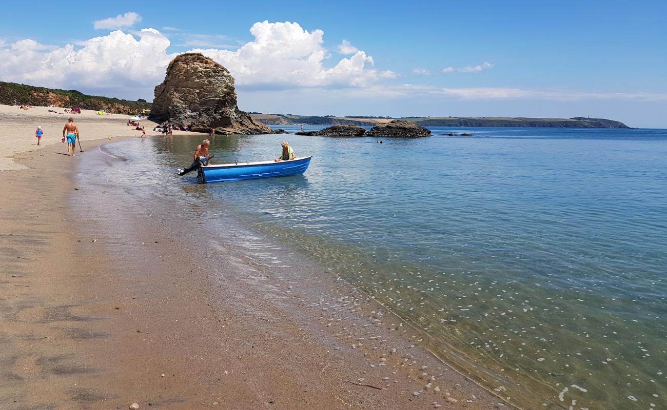 Carlyon beach'in fotoğrafı açık bej kum yüzey ile