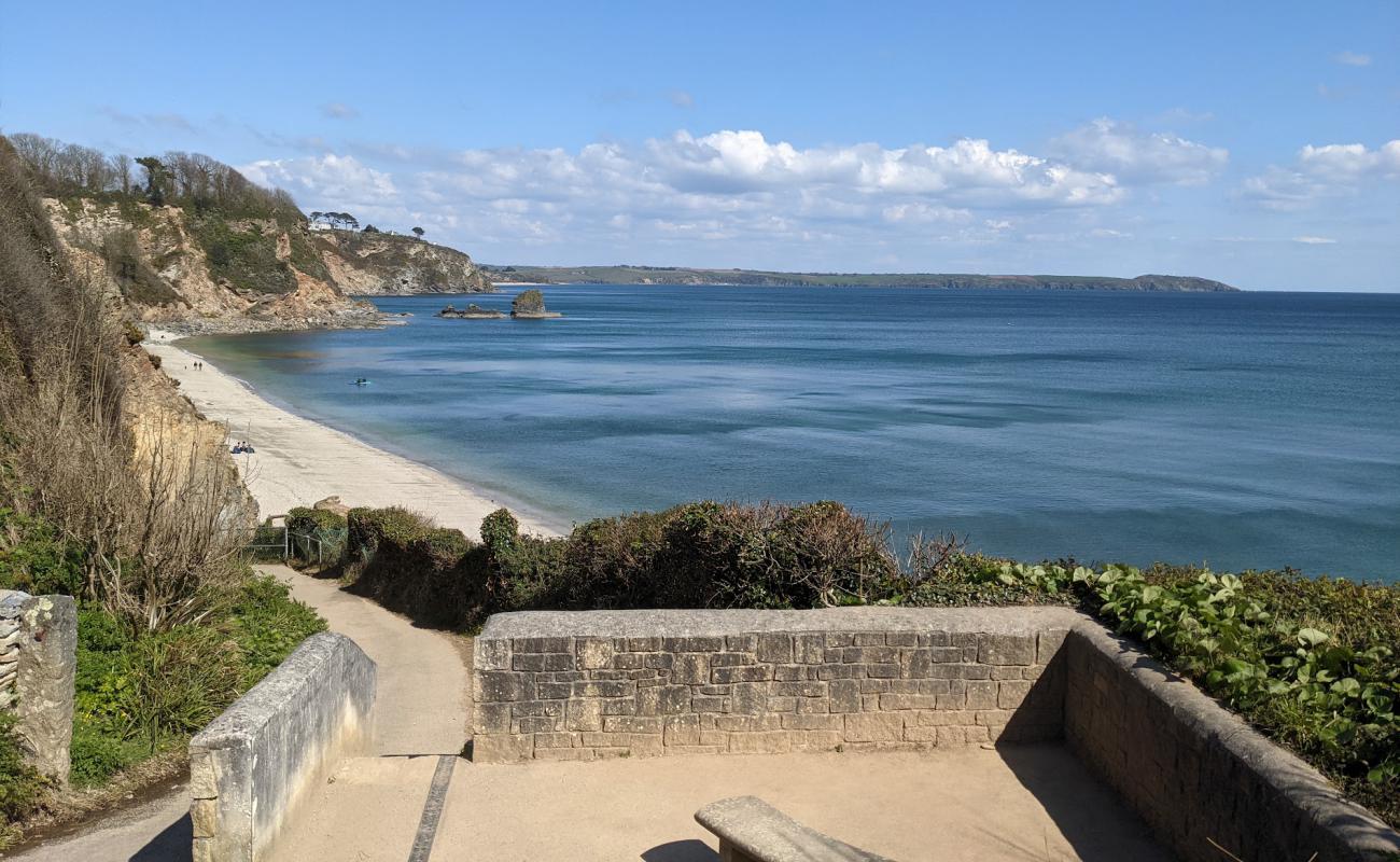 Duporth beach'in fotoğrafı küçük bej çakıl yüzey ile