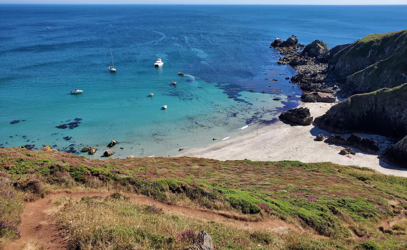 Lankidden Cove'in fotoğrafı parlak kum yüzey ile