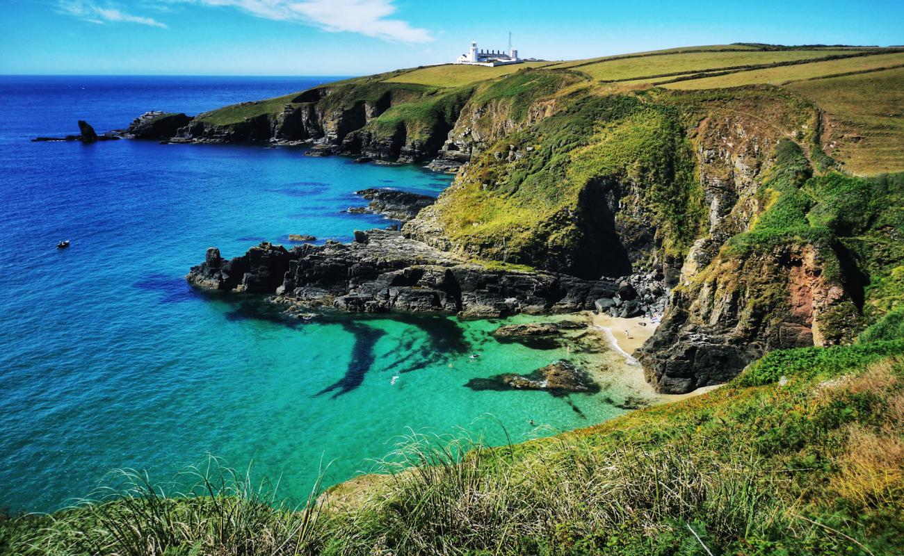 Housel Bay beach'in fotoğrafı parlak kum yüzey ile