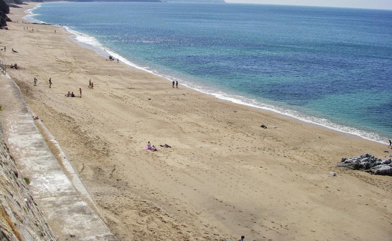 Porthleven plajı'in fotoğrafı açık bej kum yüzey ile