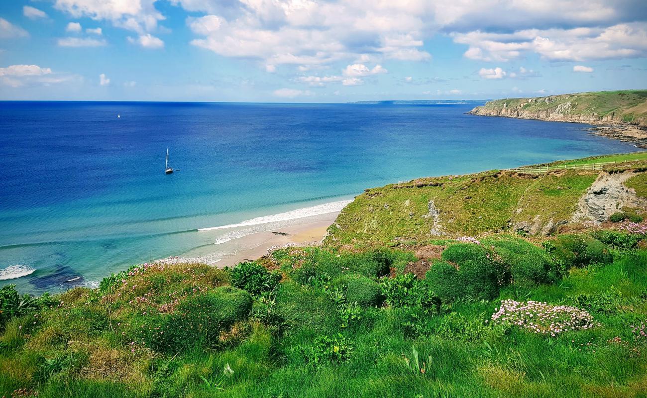 Nichols Cove'in fotoğrafı çakıl ile kum yüzey ile