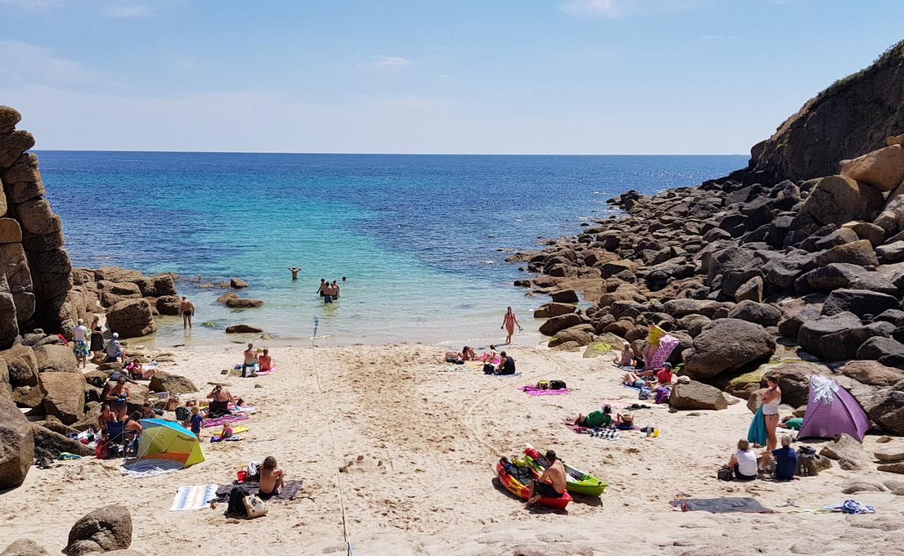 Porthgwarra plajı'in fotoğrafı parlak kum yüzey ile