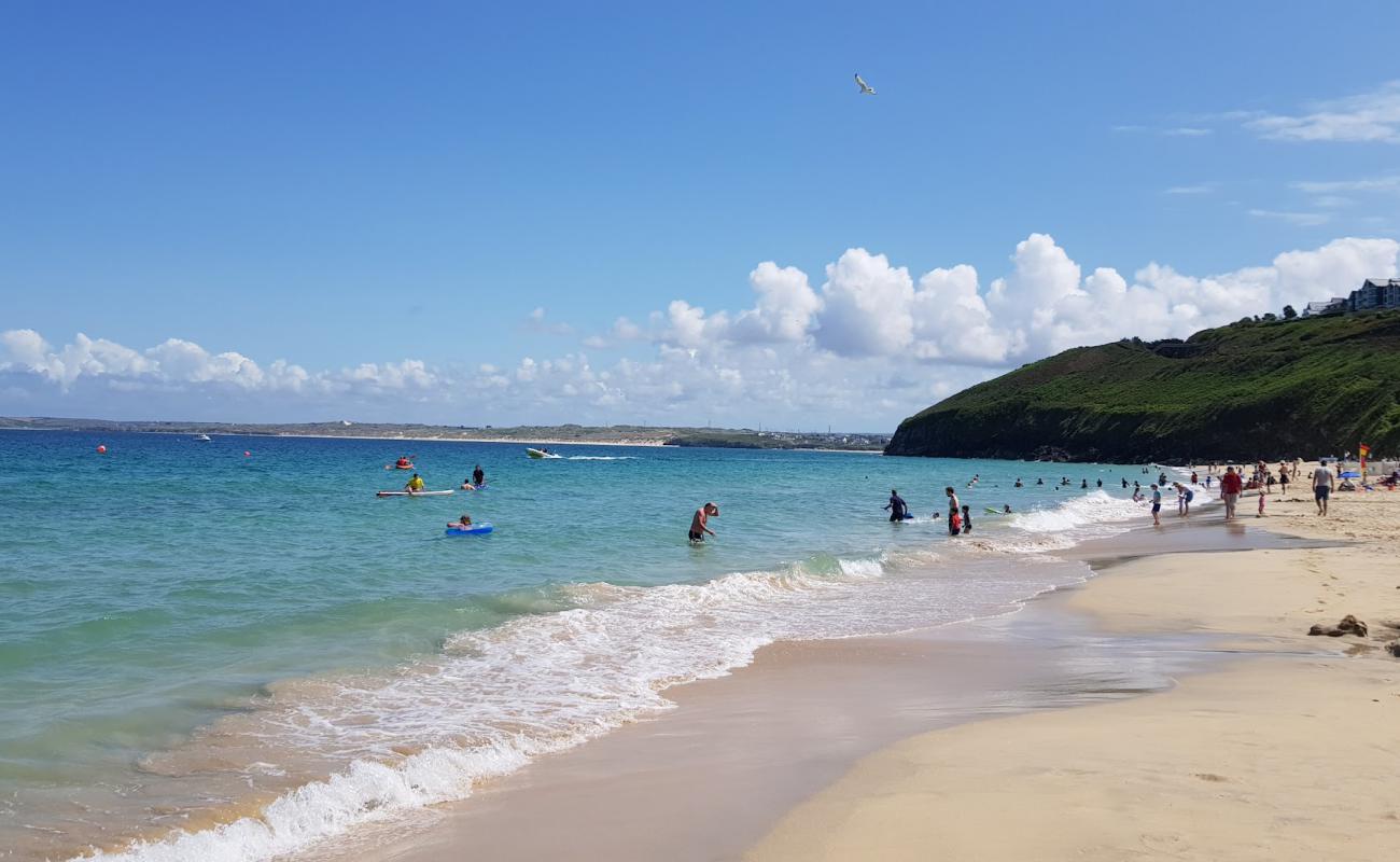 Carbis Bay beach'in fotoğrafı parlak ince kum yüzey ile