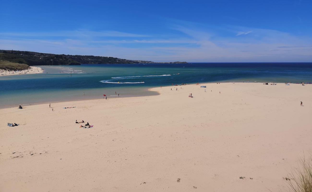 Hayle Plajı'in fotoğrafı parlak ince kum yüzey ile