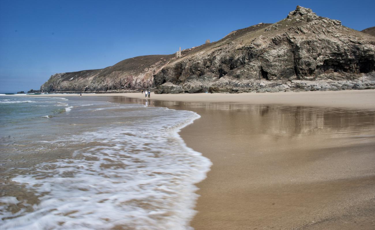 Chapel Porth beach'in fotoğrafı bej kum ve kayalar yüzey ile