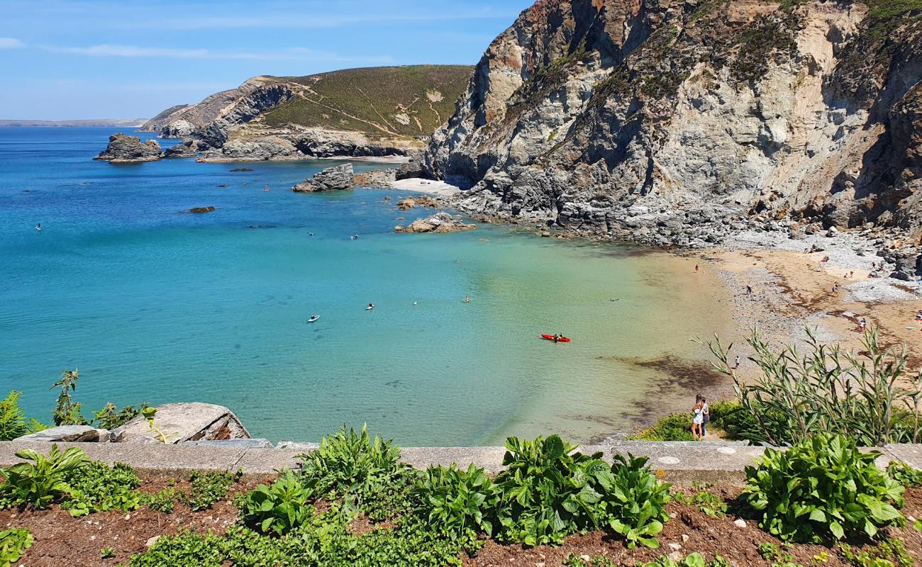 Trevaunance Cove'in fotoğrafı parlak kum yüzey ile