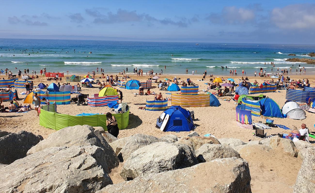 Fistral beach'in fotoğrafı parlak kum yüzey ile