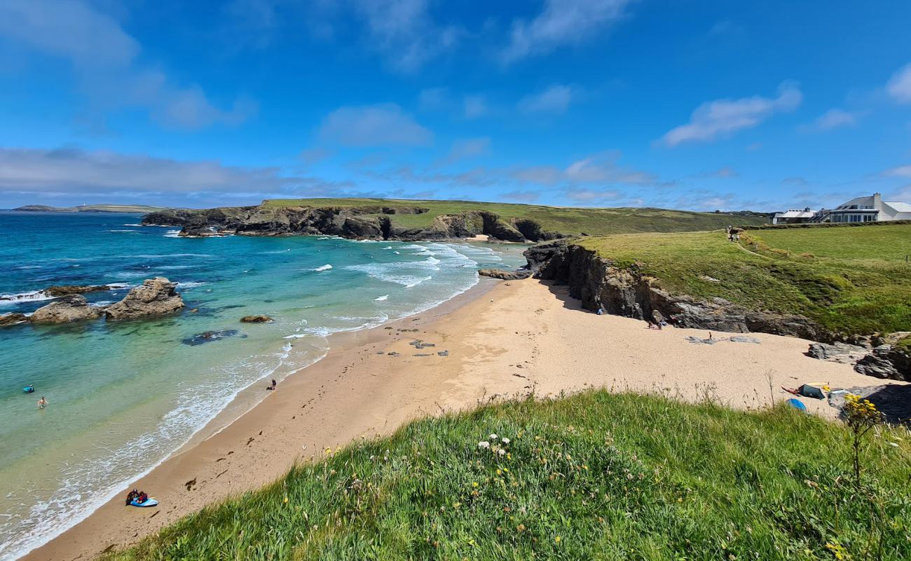 Porthcothan beach'in fotoğrafı parlak ince kum yüzey ile