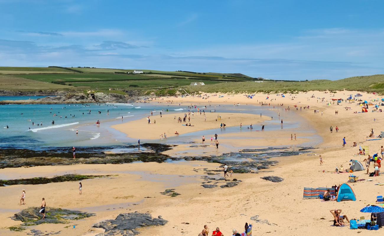 Booby's Bay beach'in fotoğrafı parlak kum yüzey ile