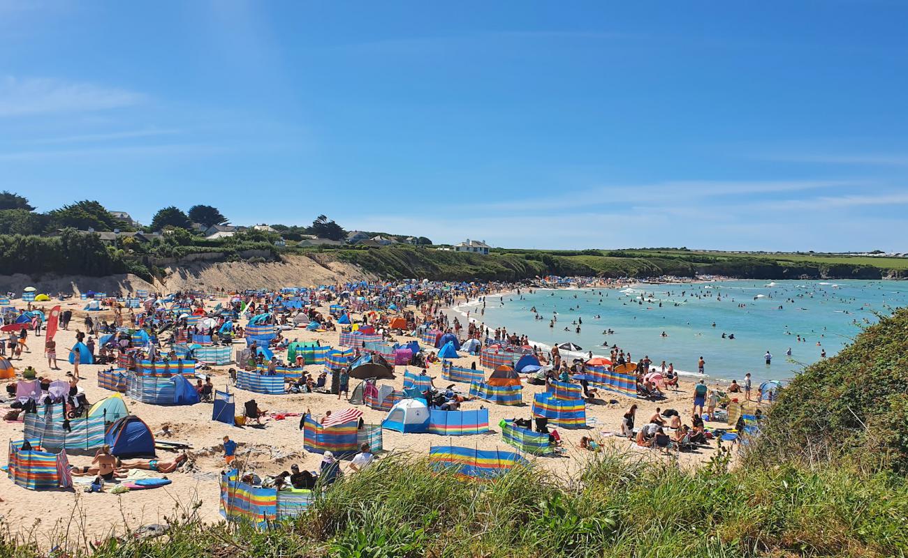 Harlyn Bay beach'in fotoğrafı açık bej kum yüzey ile