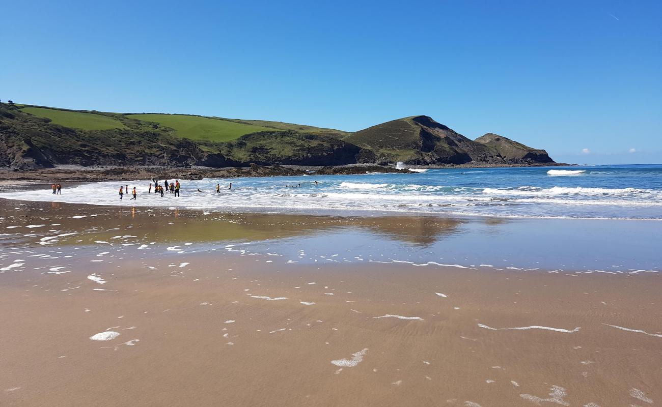 Crackington beach'in fotoğrafı gri kum ve çakıllar yüzey ile