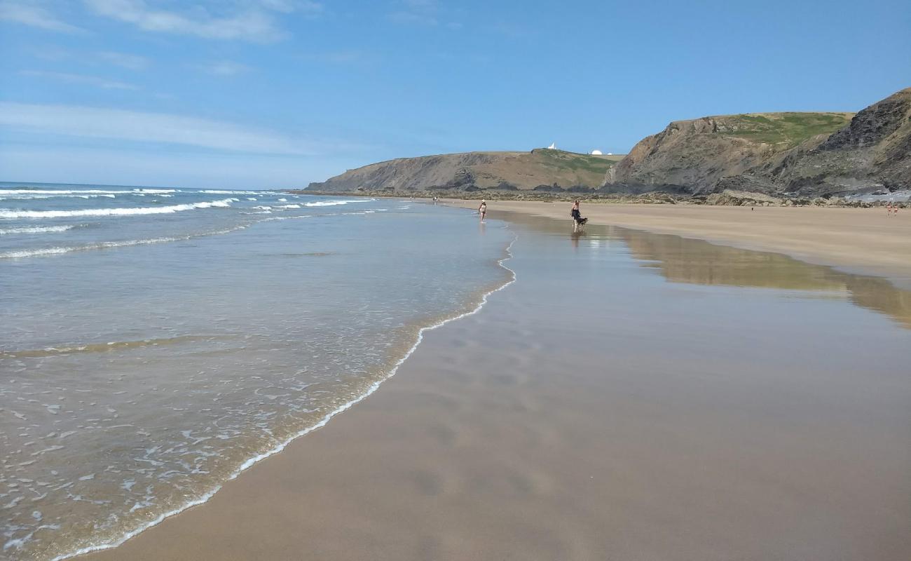 Sandymouth Bay beach'in fotoğrafı gri kum yüzey ile