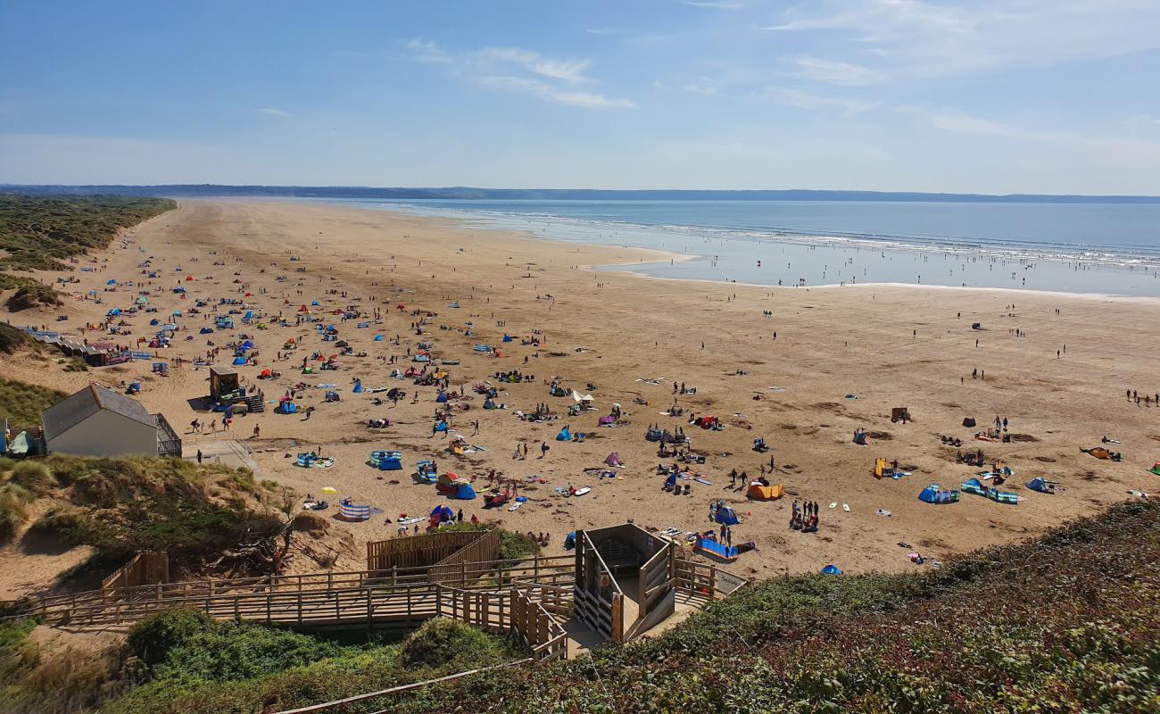 Saunton Sands'in fotoğrafı kahverengi kum yüzey ile