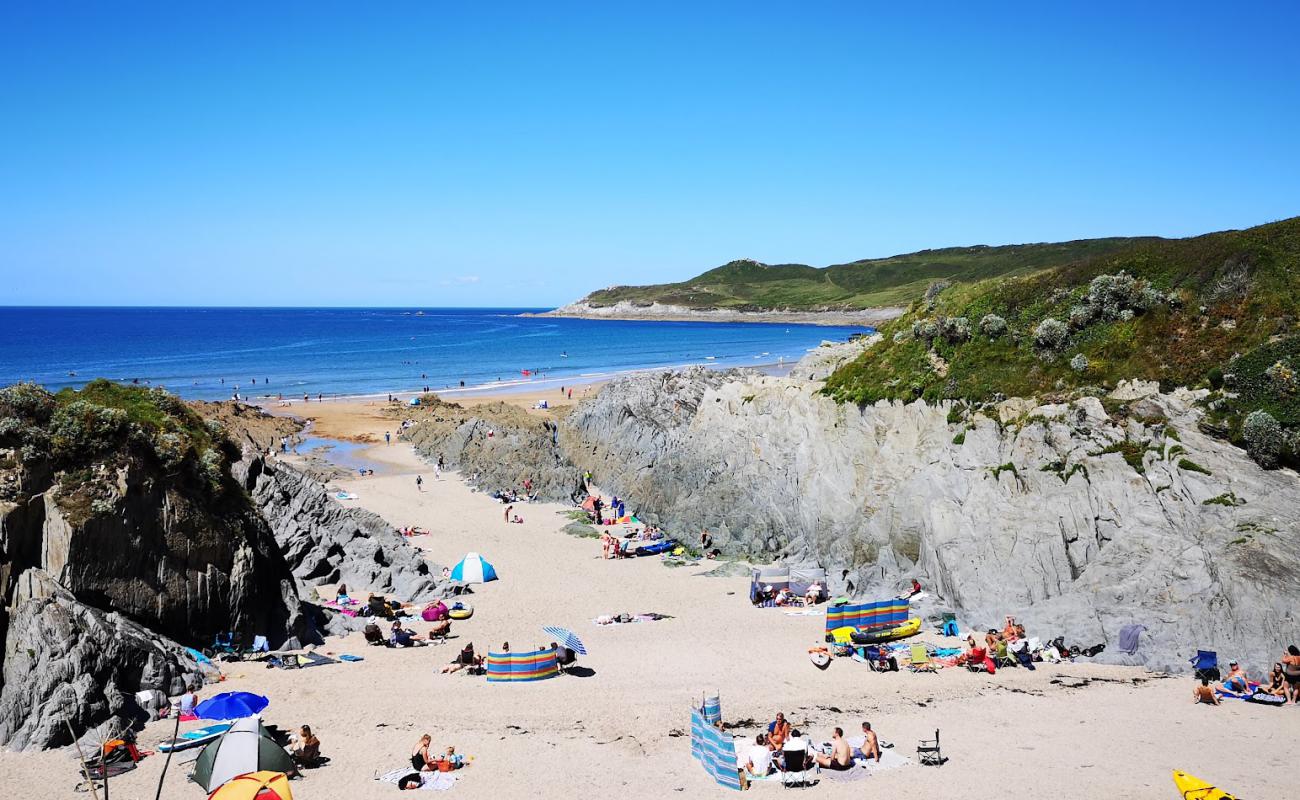 Combesgate beach'in fotoğrafı gri kum yüzey ile