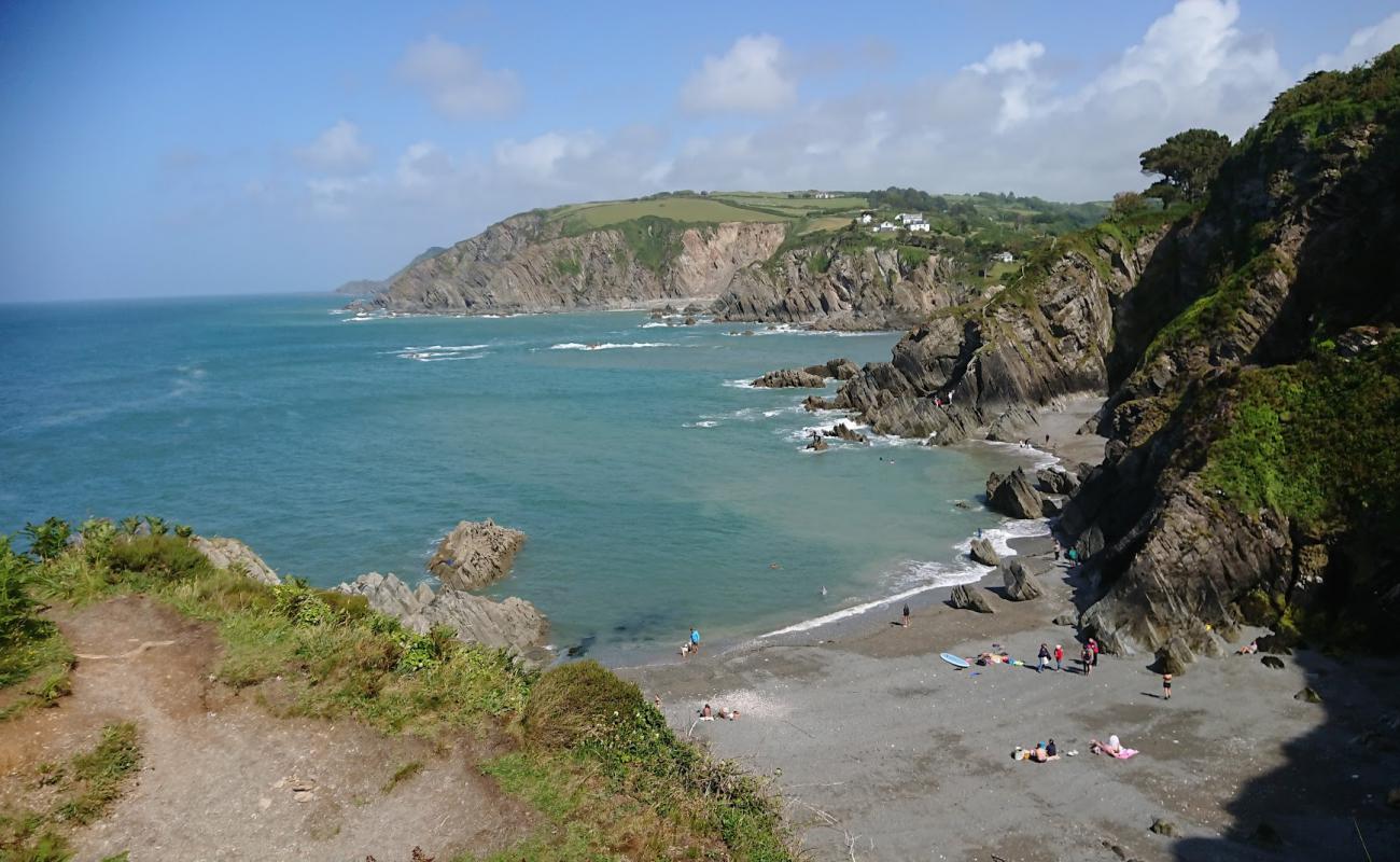 Sandy Cove'in fotoğrafı gri kum ve çakıl yüzey ile