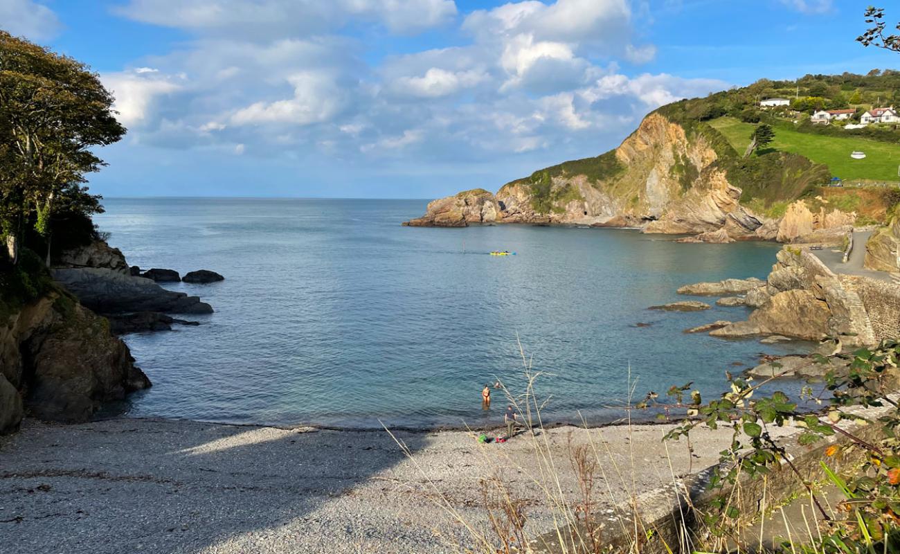 Combe Martin plajı'in fotoğrafı gri kum ve çakıllar yüzey ile