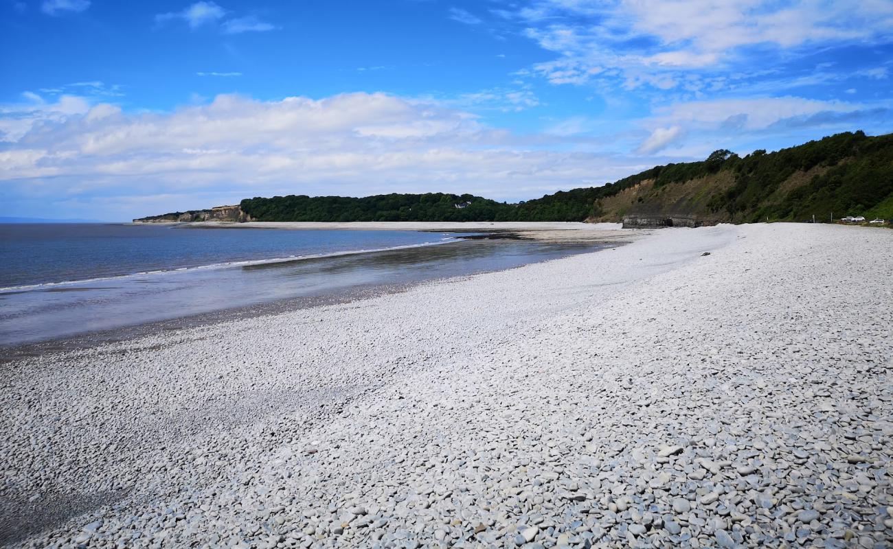 Pebble beach'in fotoğrafı gri çakıl taşı yüzey ile