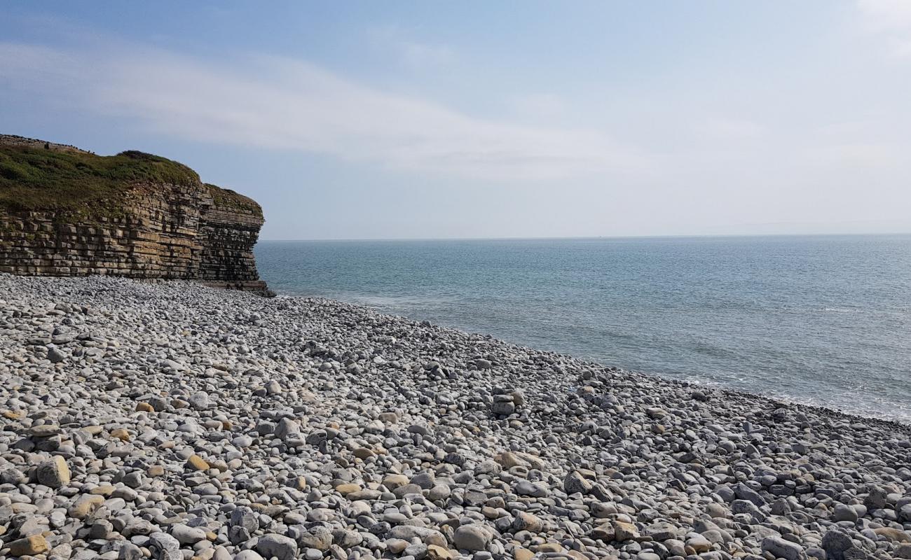 Llantwit major beach'in fotoğrafı gri çakıl taşı yüzey ile