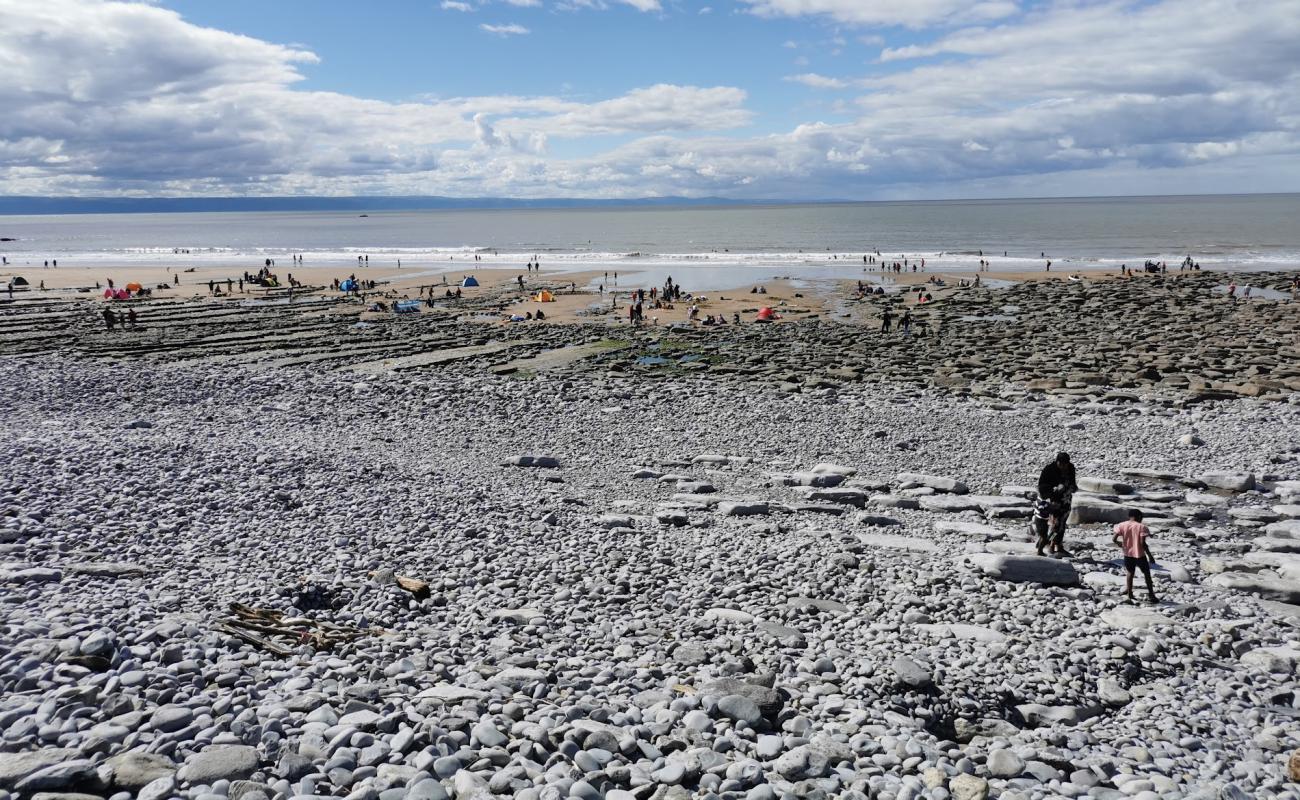Southerndown beach'in fotoğrafı gri kum ve çakıllar yüzey ile