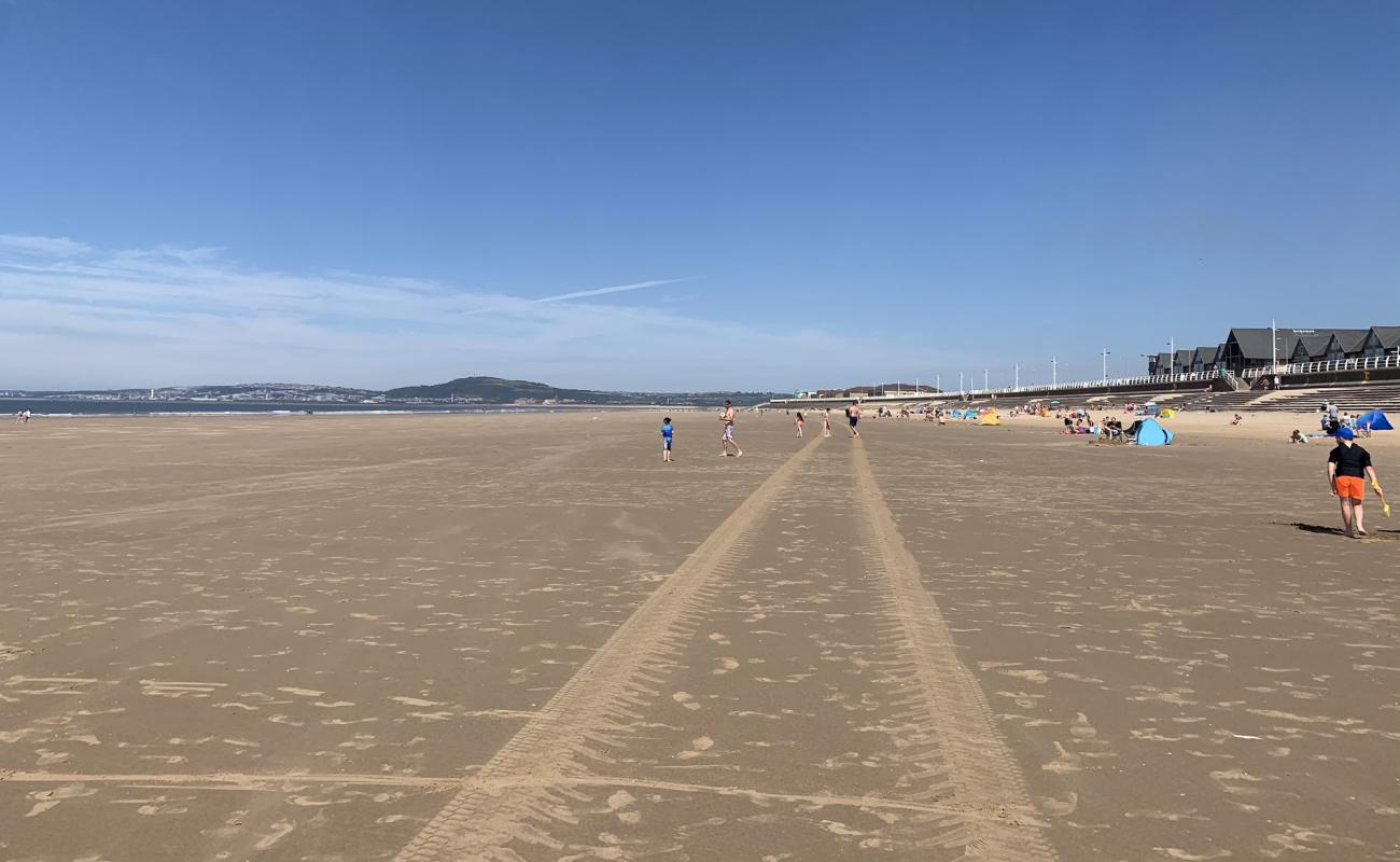 Aberavon beach'in fotoğrafı açık bej kum yüzey ile