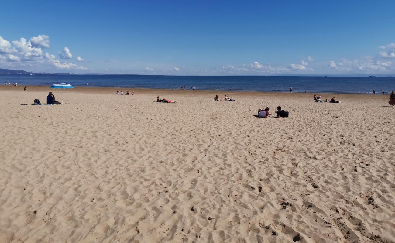 Swansea Plajı'in fotoğrafı parlak kum yüzey ile