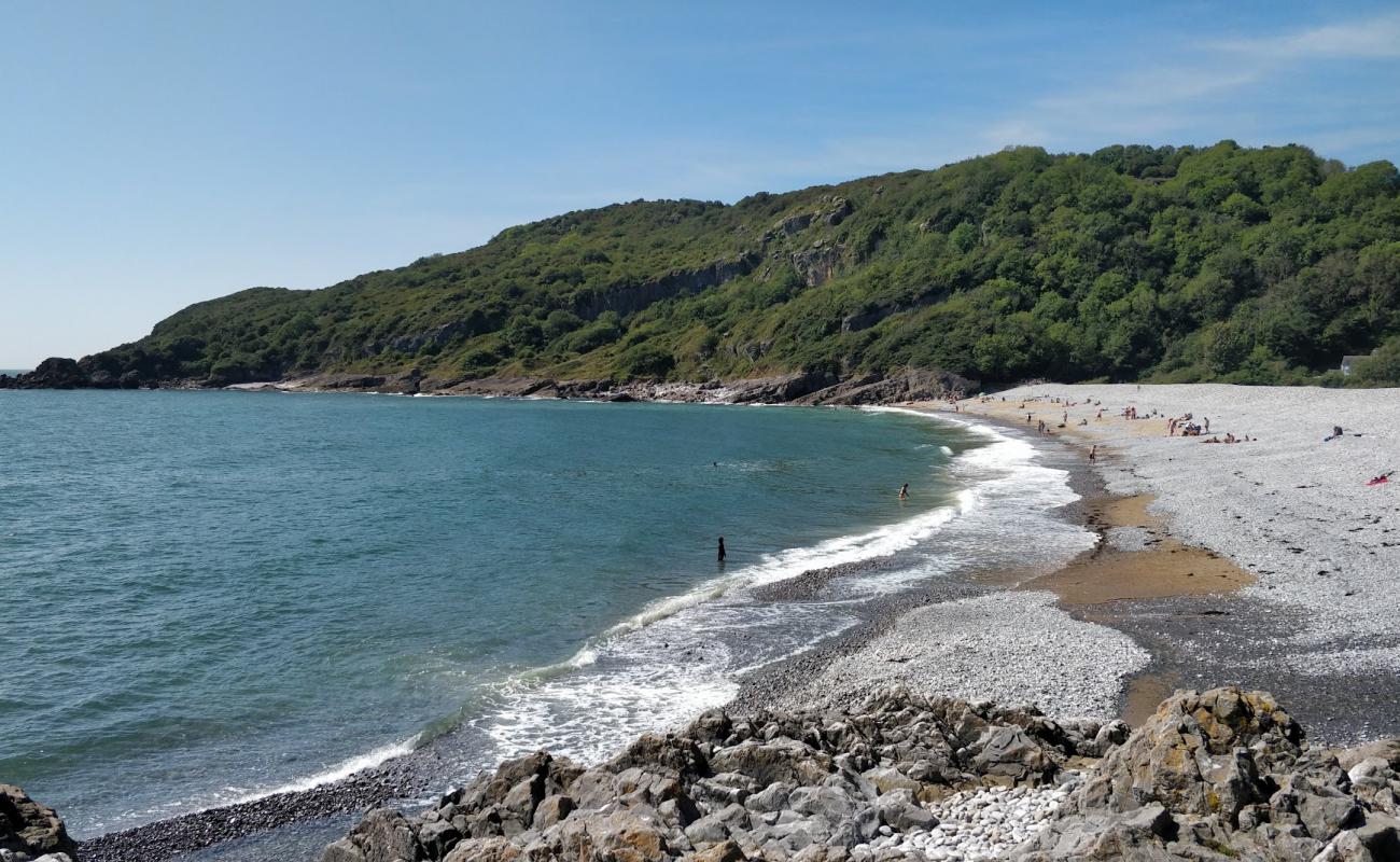 Pwll Du beach'in fotoğrafı gri çakıl taşı yüzey ile