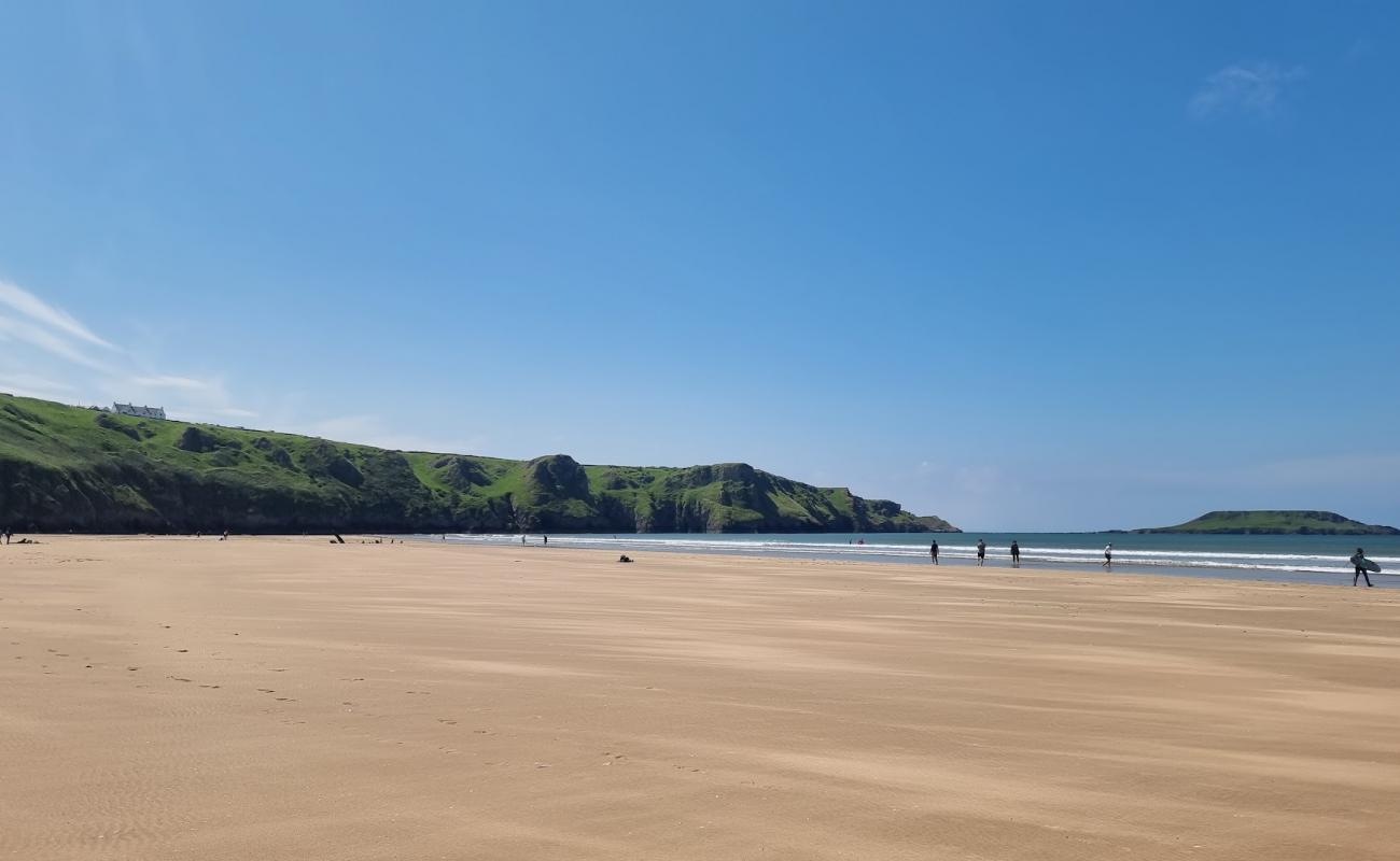 Rhossili koyu plajı'in fotoğrafı gri kum yüzey ile