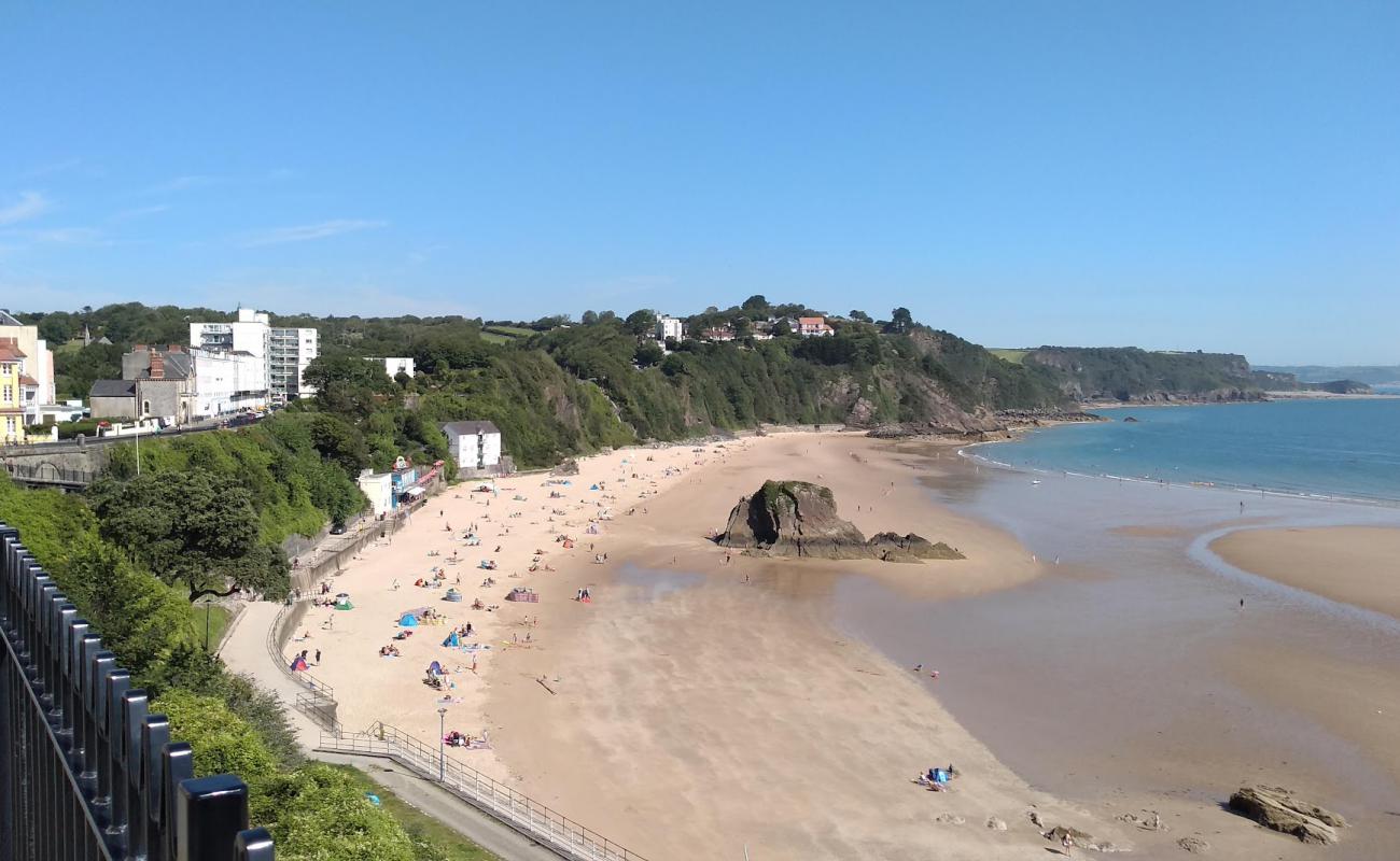 Tenby North beach'in fotoğrafı parlak kum yüzey ile