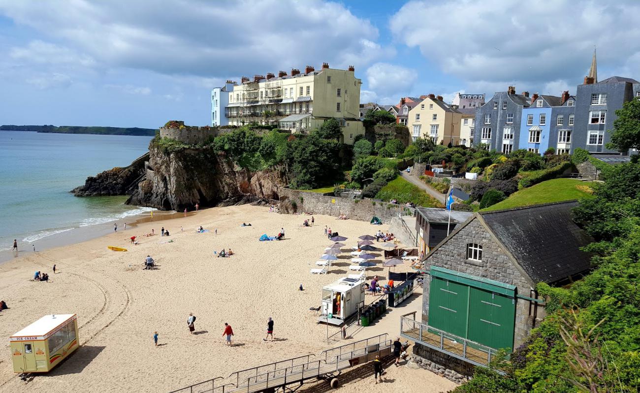 Tenby south beach'in fotoğrafı parlak ince kum yüzey ile