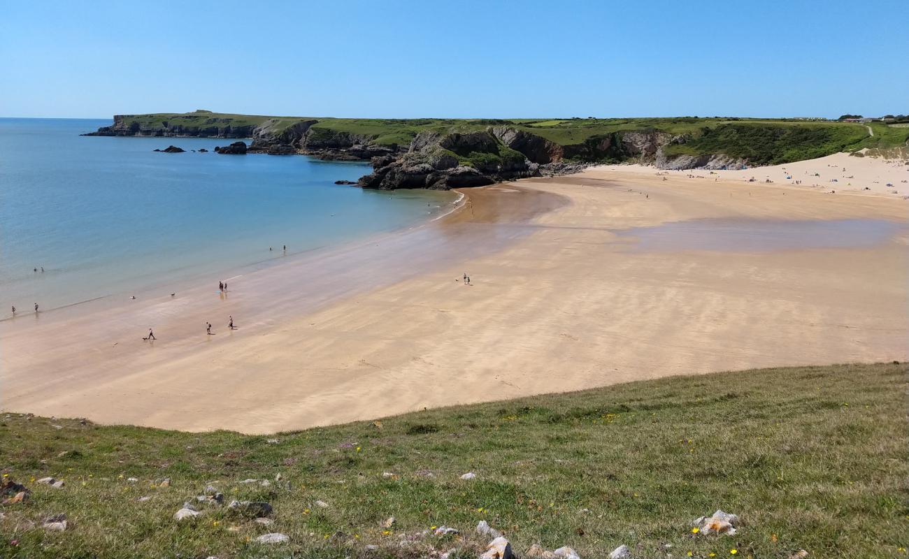 Broad Haven South'in fotoğrafı açık bej kum yüzey ile