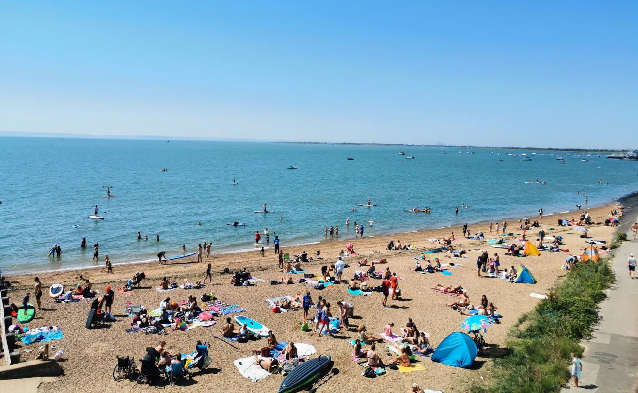 Chalkwell Plajı'in fotoğrafı bej kum ve çakıl yüzey ile