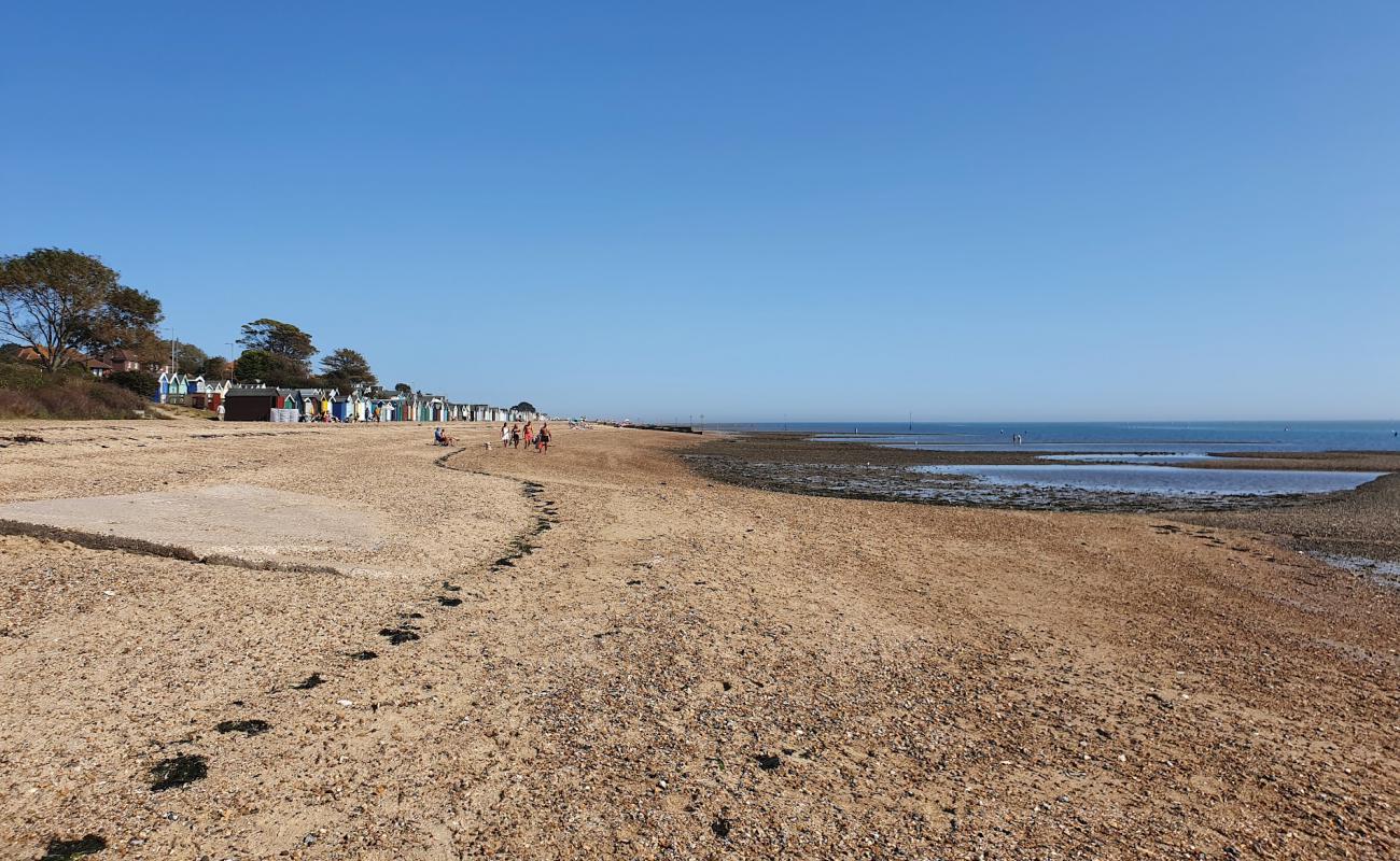 West Mersea beach'in fotoğrafı çakıl ile kum yüzey ile